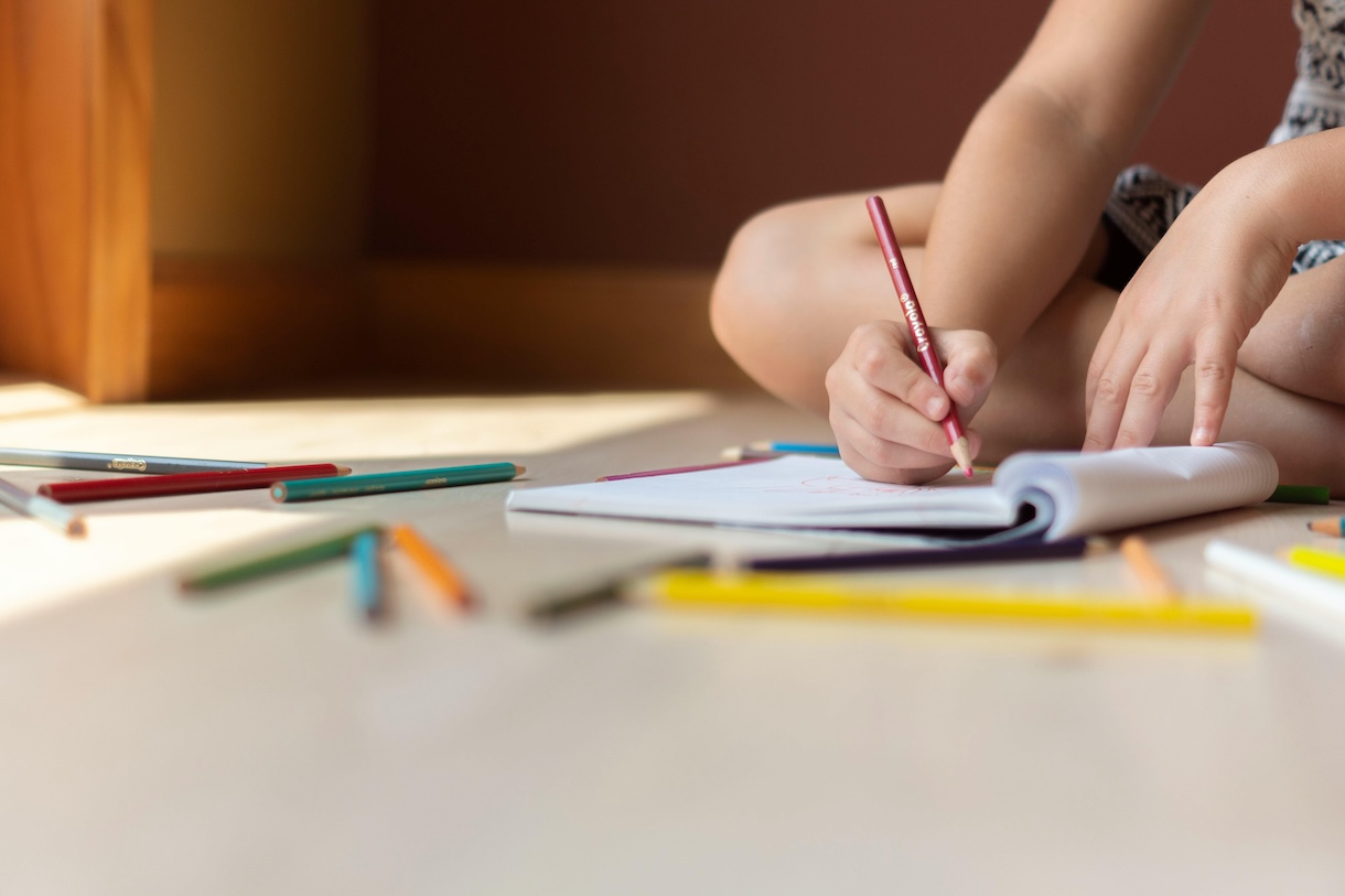 Menulis dengan tangan dapat membantu anak berpikir kreatif