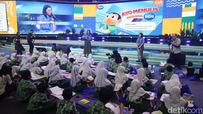 Lomba Menulis dengan Tangan untuk Perkuat Literasi